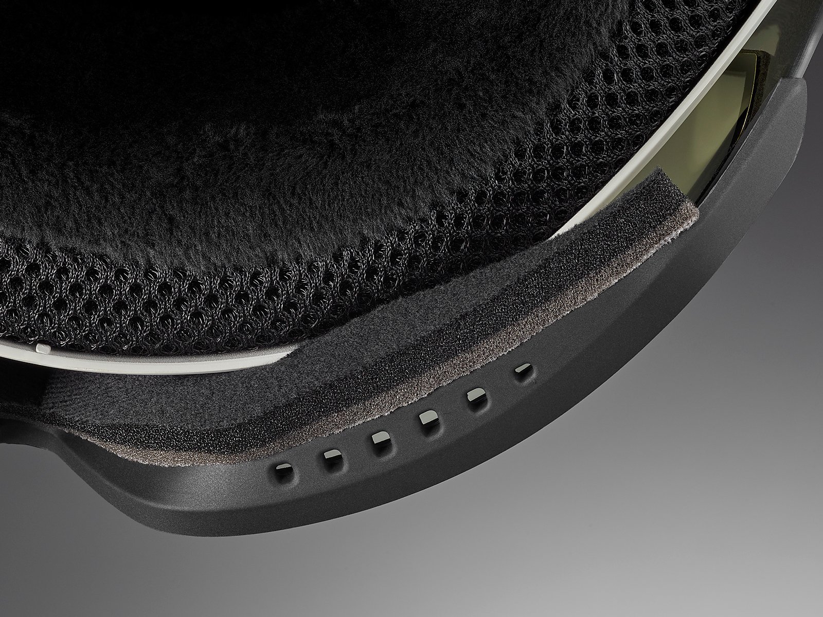 Mousses triple densité + ventilation Flow Tech